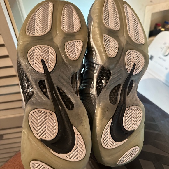 Nike Air Foamposite Pro 'Silver Surfer' - Picture 6 of 7